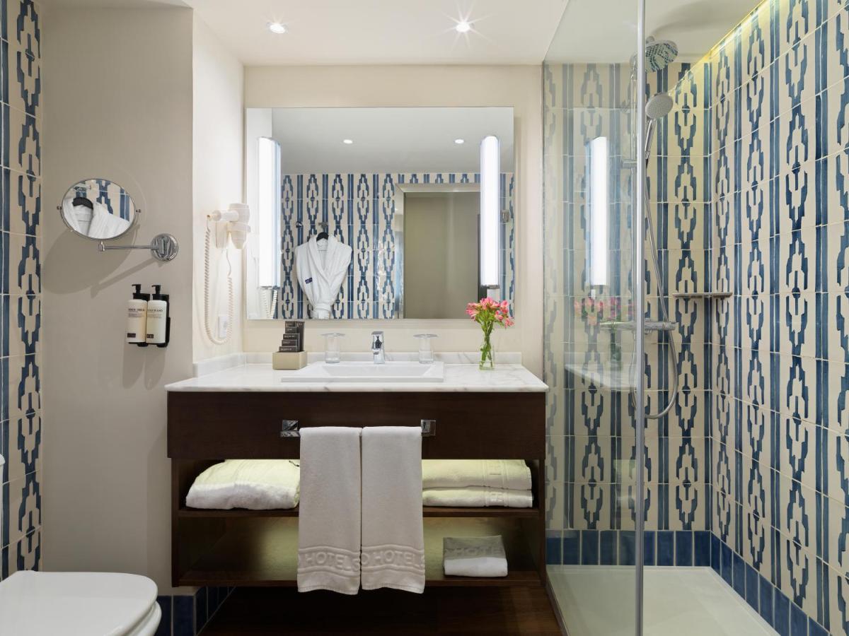 Un baño de H10 Conquistador