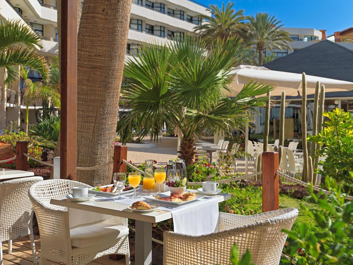 Comida en o cerca de este hotel