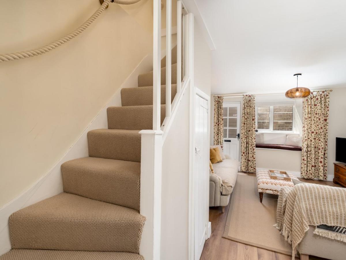 Charming 2 Bed Cottage in the Heart of Adderbury Pass the Keys - Housity