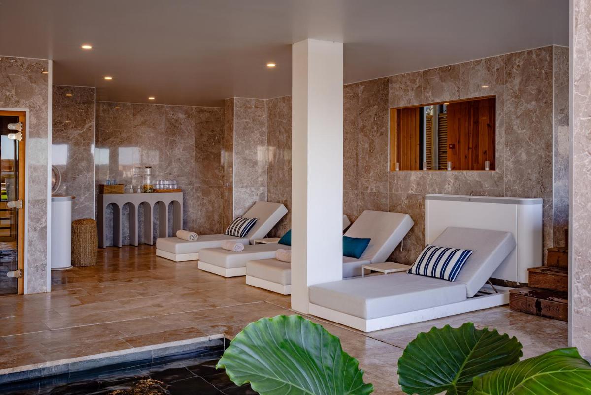Coin salon dans l'établissement Les Vagues Hotel & Spa