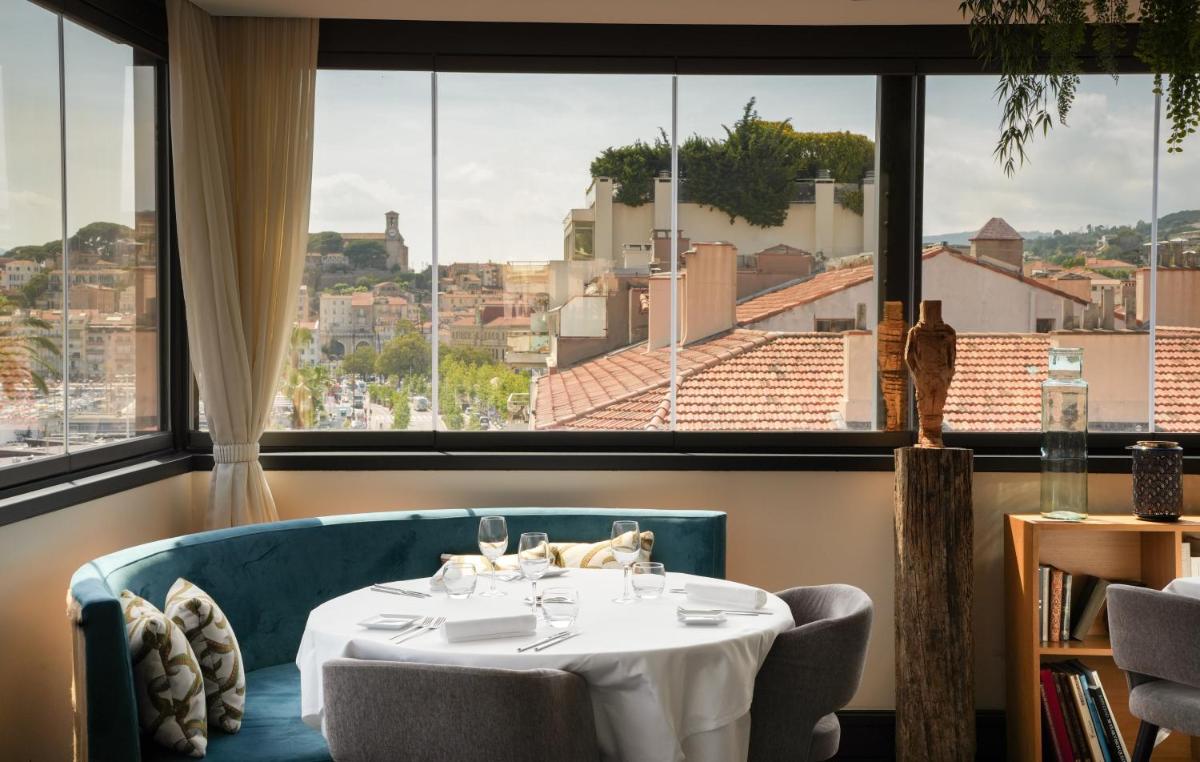 Coin salon dans l'établissement Five Seas Cannes, a Member of Design Hotels™