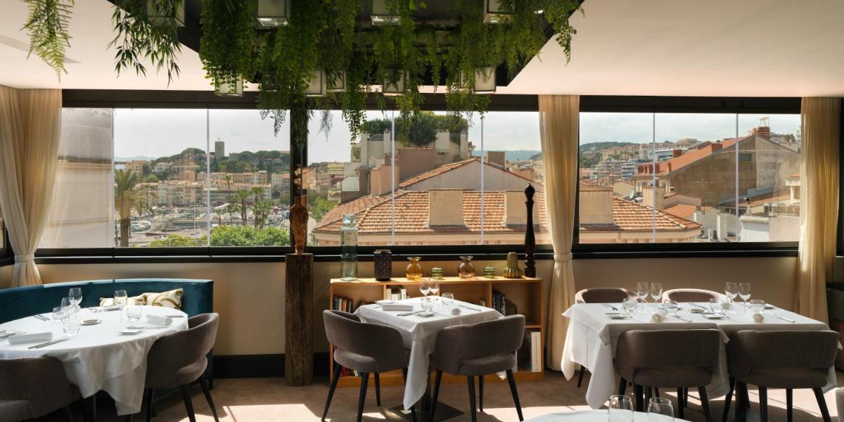 Restaurant ou autre lieu de restauration dans l'établissement Five Seas Cannes, a Member of Design Hotels™