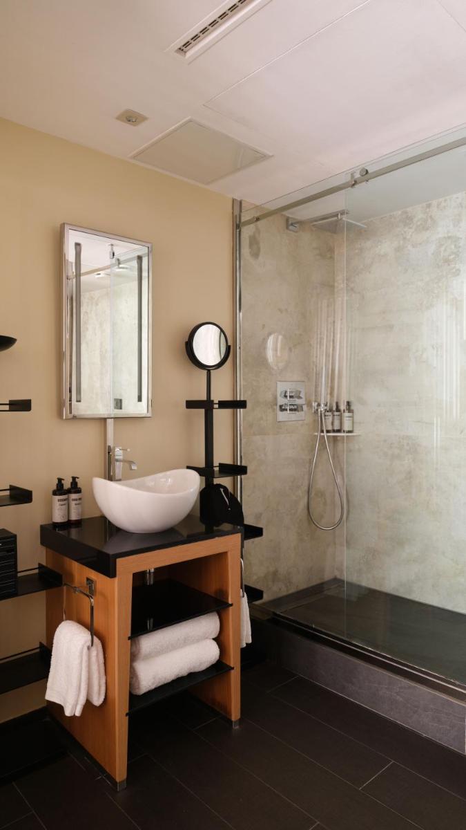Salle de bains dans l'établissement Five Seas Cannes, a Member of Design Hotels™