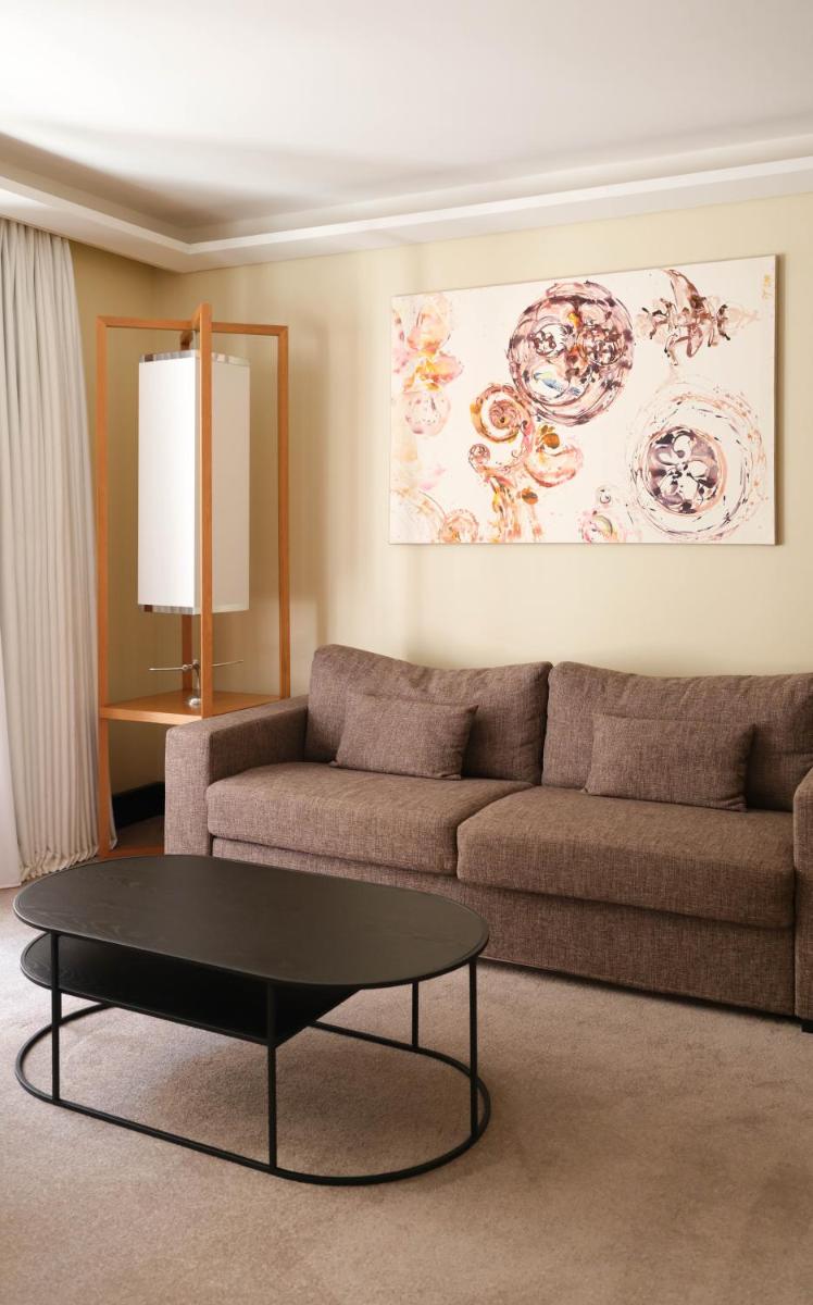 Coin salon dans l'établissement Five Seas Cannes, a Member of Design Hotels™