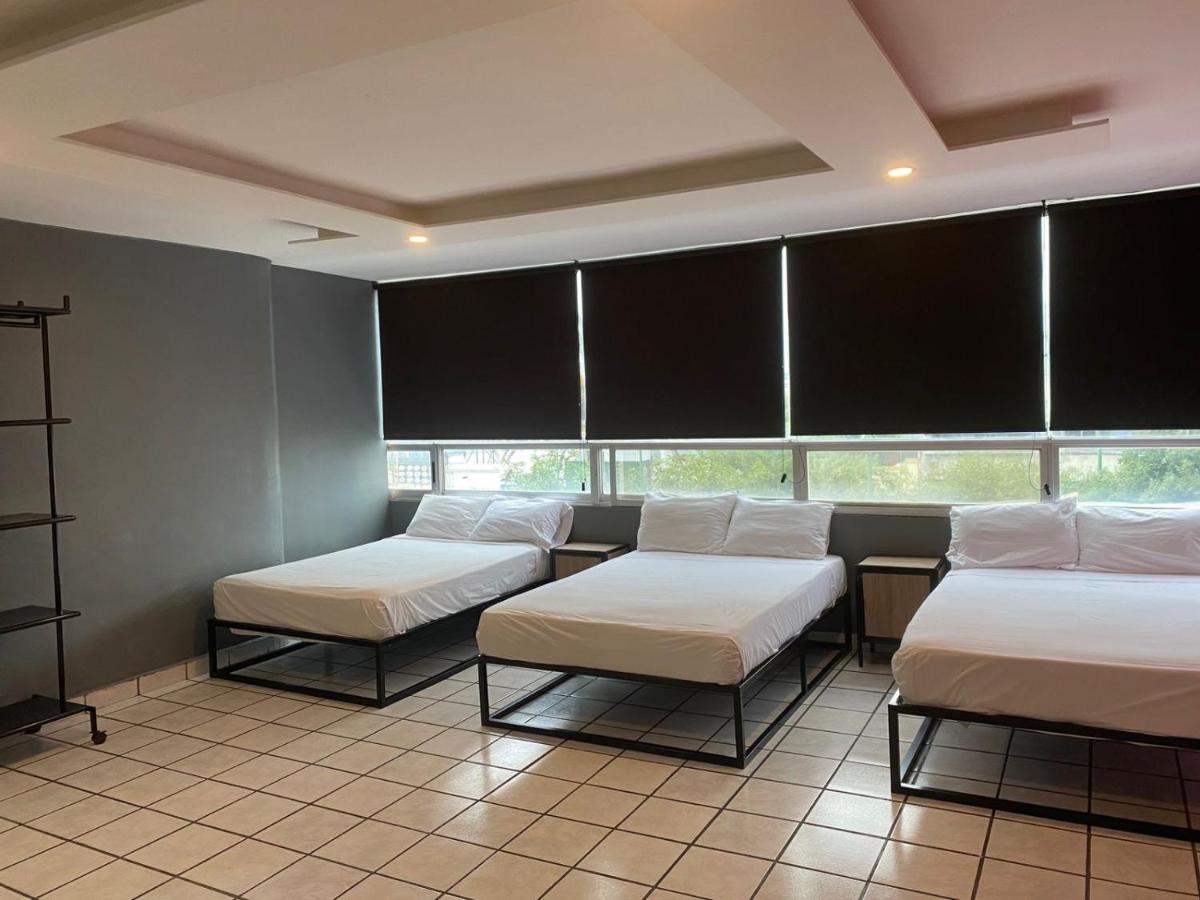 Unidades Privadas con AC-TV-WiFi y Estacionamiento en Centro de MTY - Housity