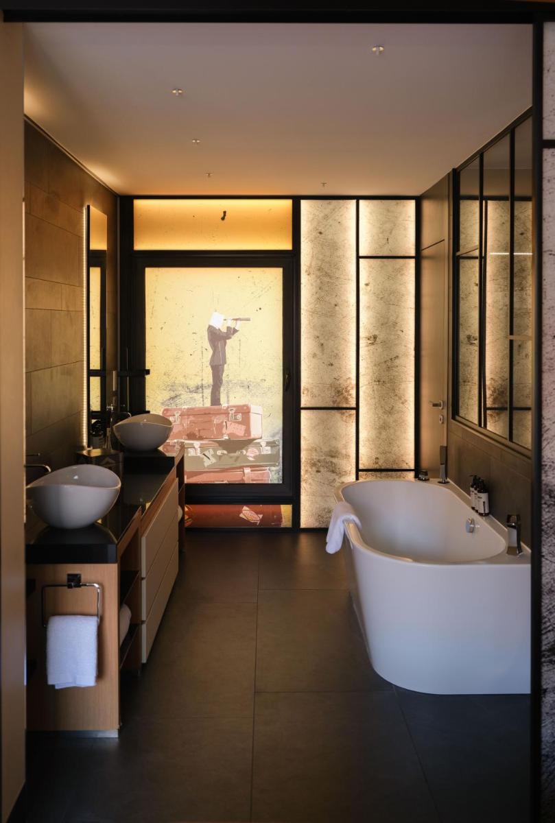 Salle de bains dans l'établissement Five Seas Cannes, a Member of Design Hotels™