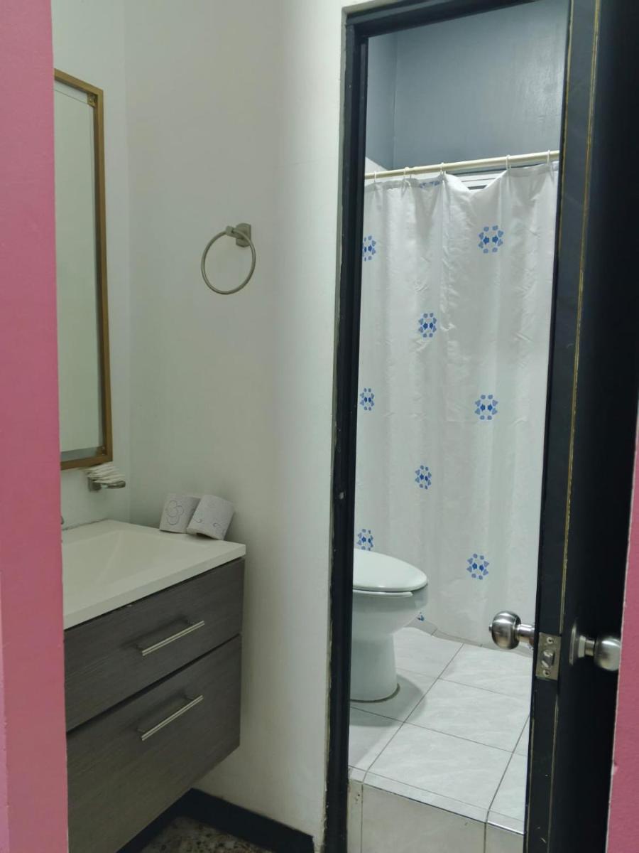 Unidades Privadas con AC-TV-WiFi y Estacionamiento en Centro de MTY - Housity
