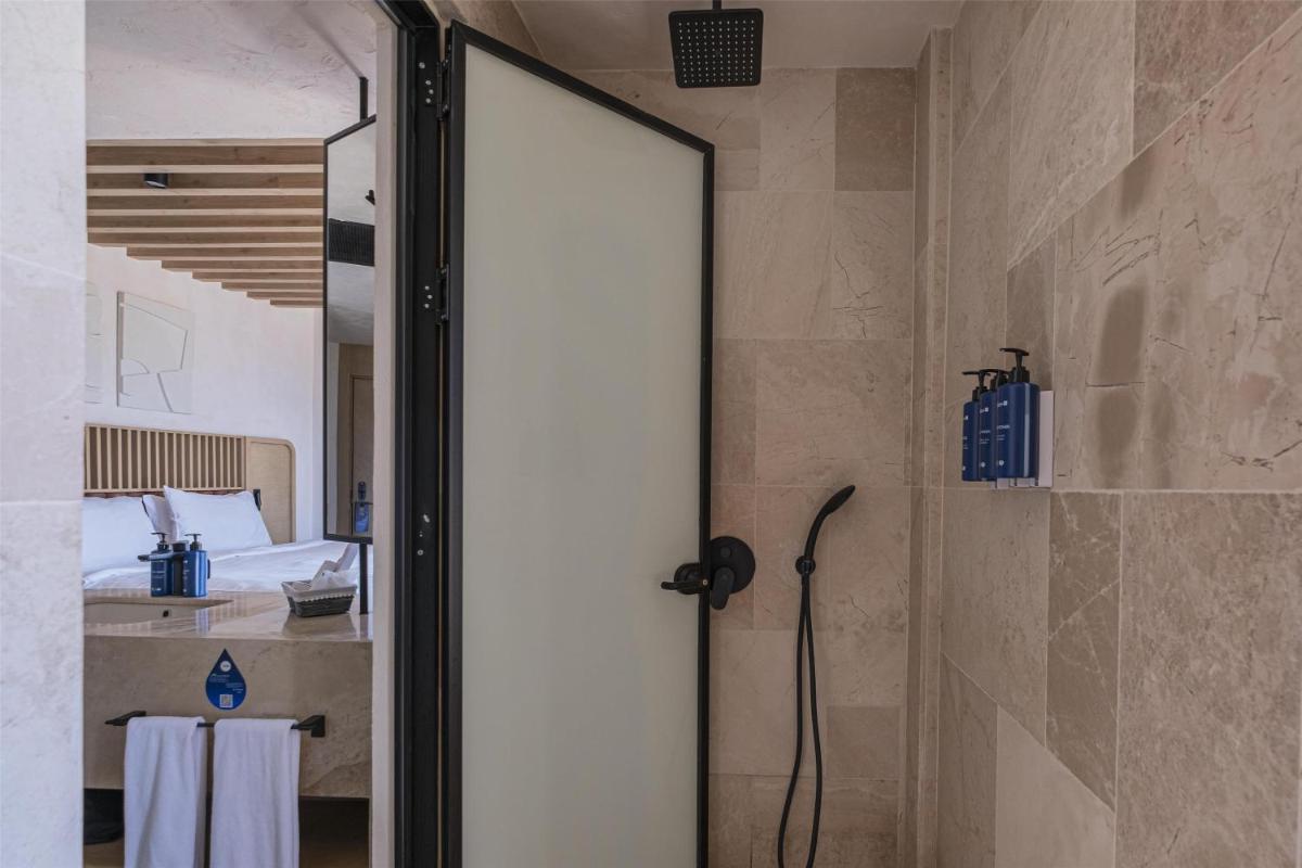 Radisson Blu Hotel, Kas - Housity
