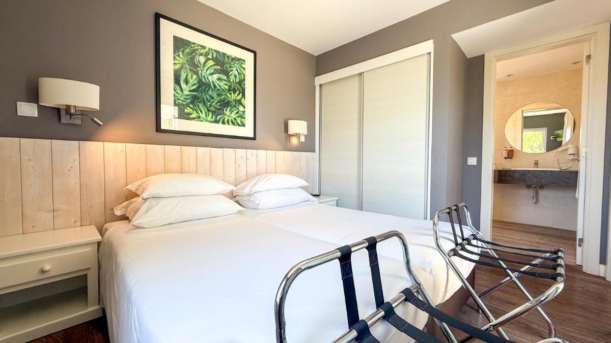 Uma cama ou camas num quarto em AP Adriana Beach Resort