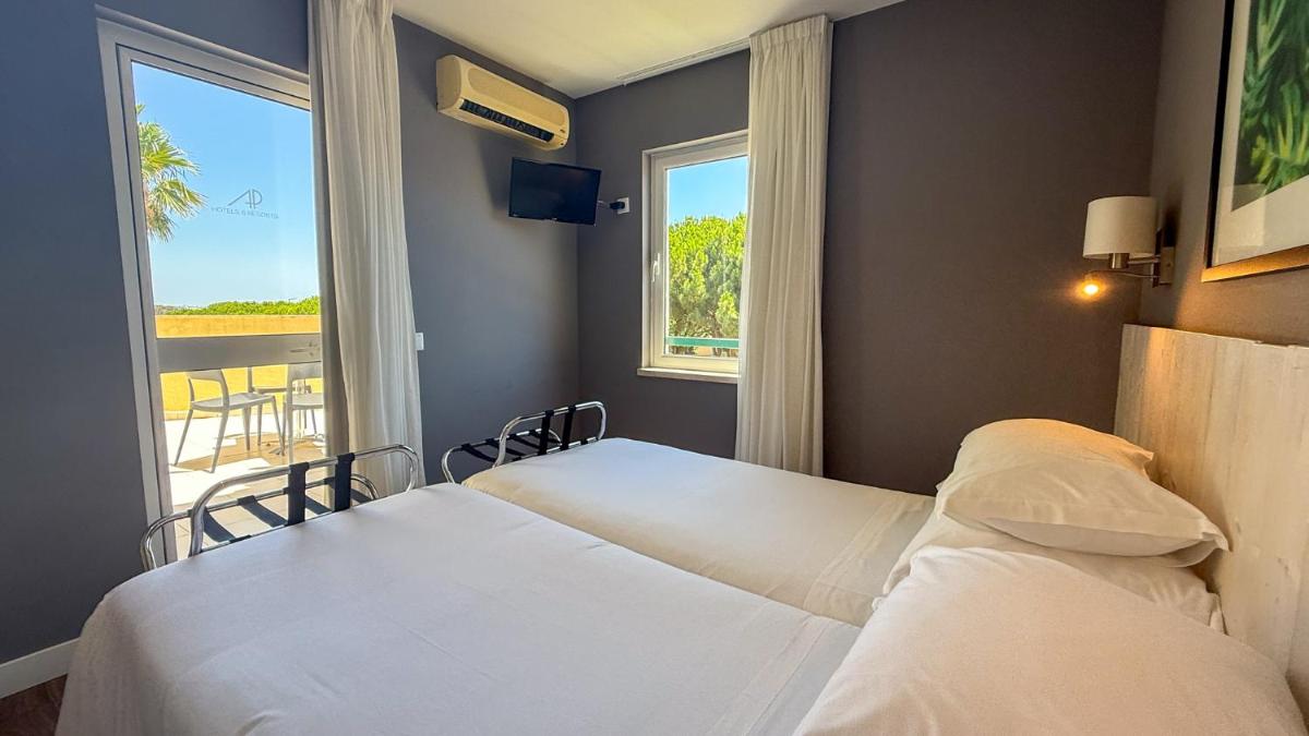 Uma cama ou camas num quarto em AP Adriana Beach Resort