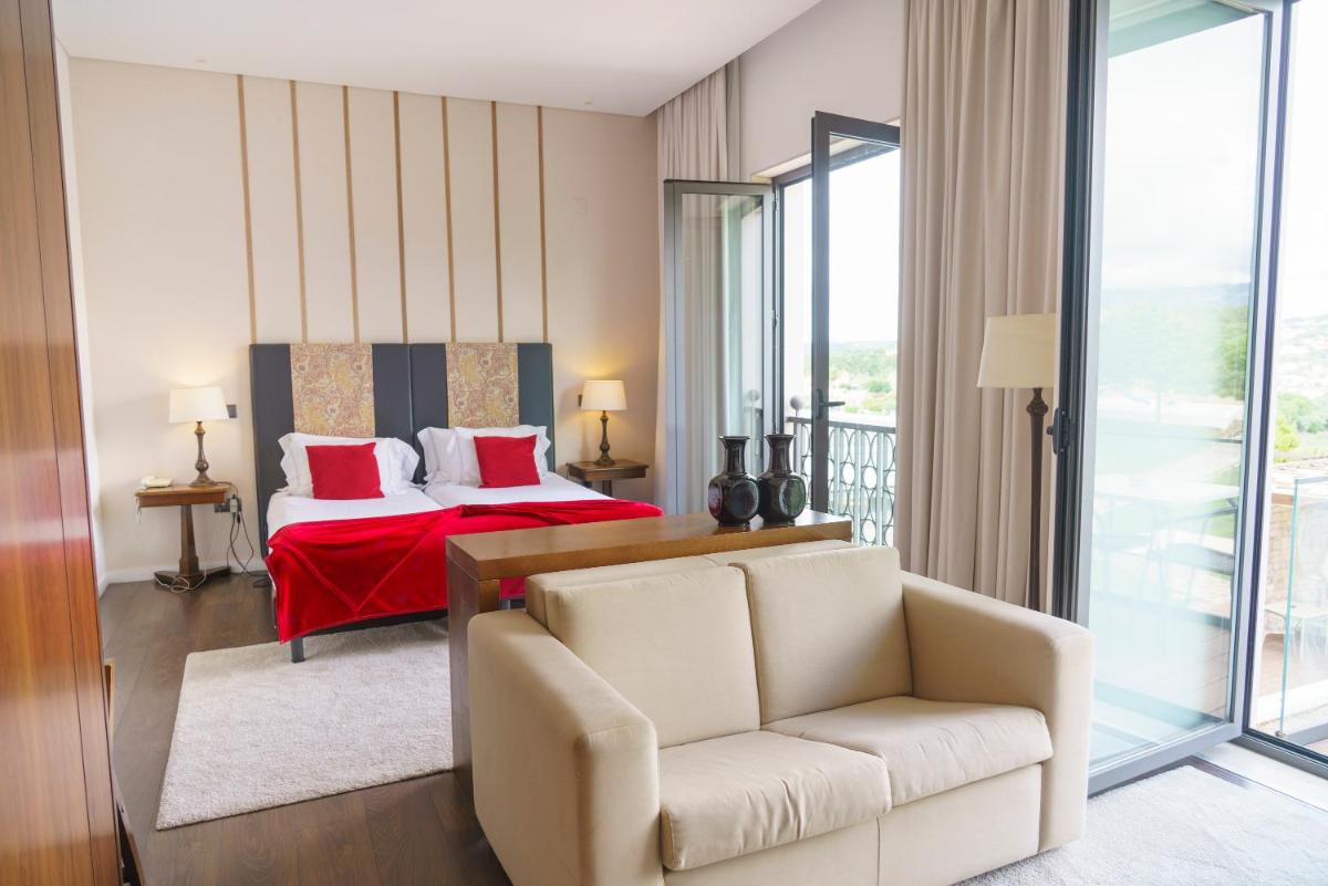 Uma cama ou camas num quarto em Real Abadia, Congress & Spa Hotel