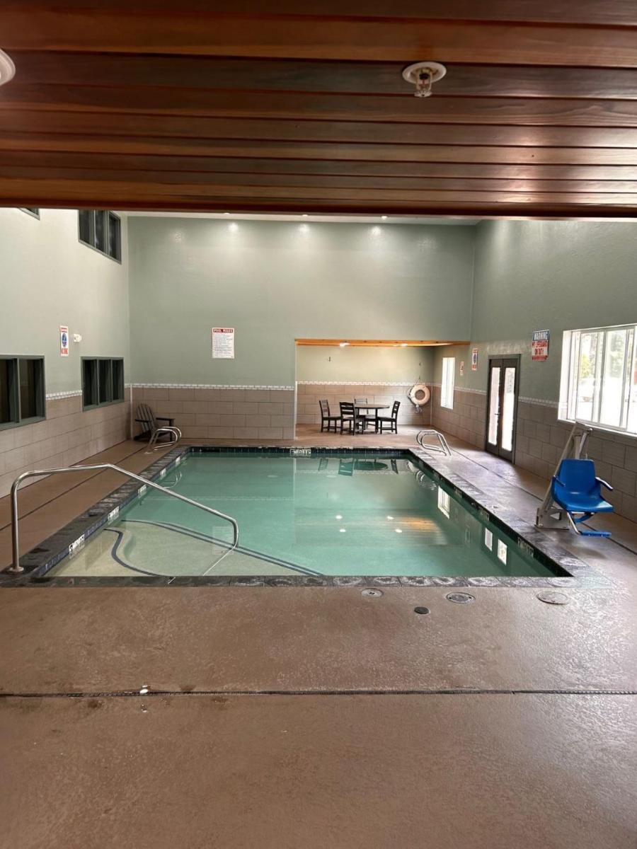 GreenTree Inn & Suites Pinetop - Housity