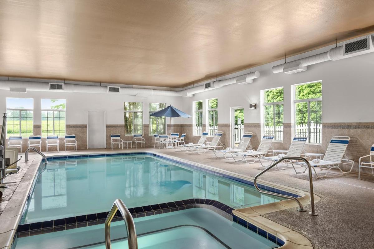 Holiday Inn Express & Suites New Buffalo, MI by IHG - Housity