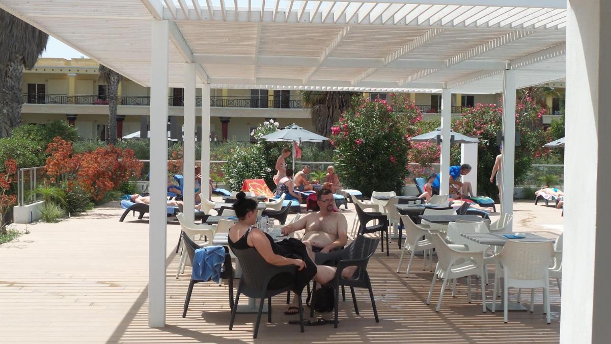 Cosmopolitan Hotel - Housity
