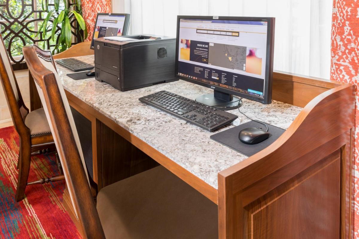 Ayres Hotel Anaheim - Housity