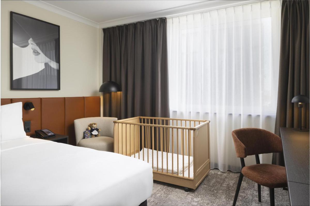 Ein Bett oder Betten in einem Zimmer der Unterkunft Hilton Düsseldorf