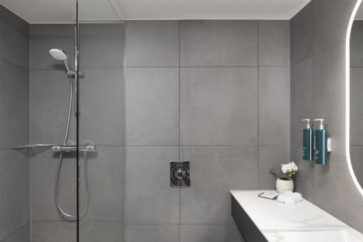 Ein Badezimmer in der Unterkunft Hilton Düsseldorf