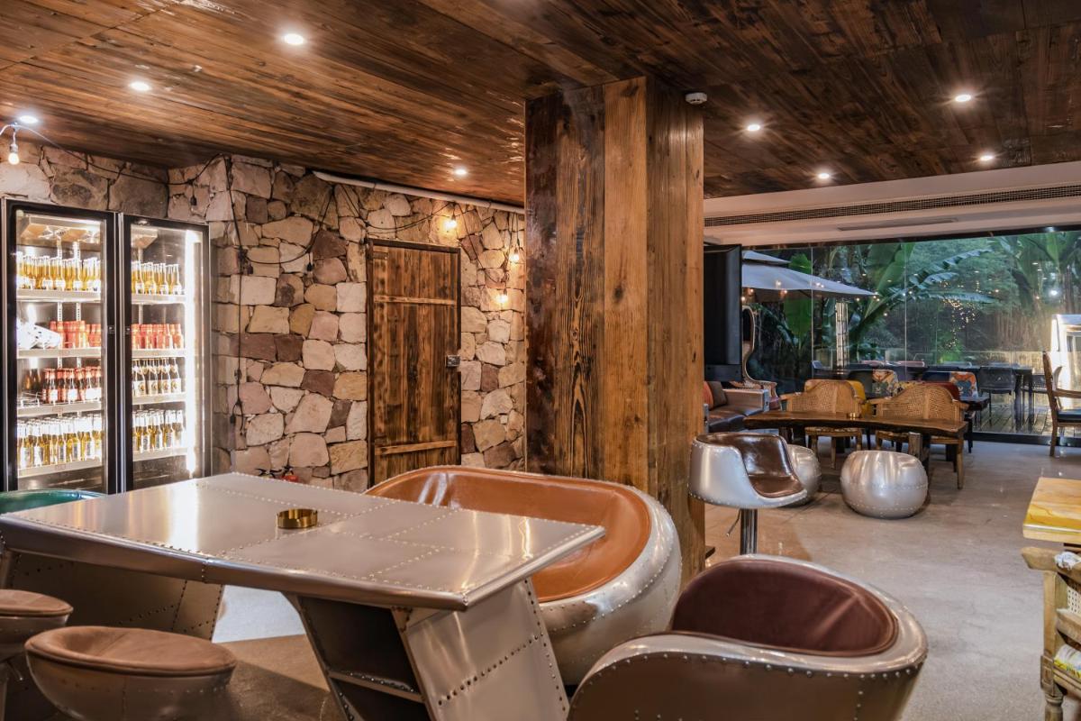 Zhangjiajie Speak to Stone Art Holiday Hotel - Housity
