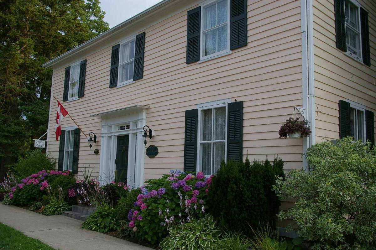 Suitetrails - Royal Manor Bed & Breakfast