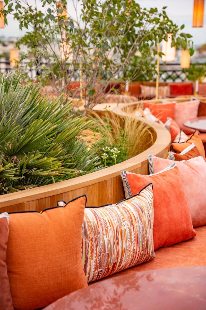 Coin salon dans l'établissement Hotel SAX Paris, LXR Hotels & Resorts