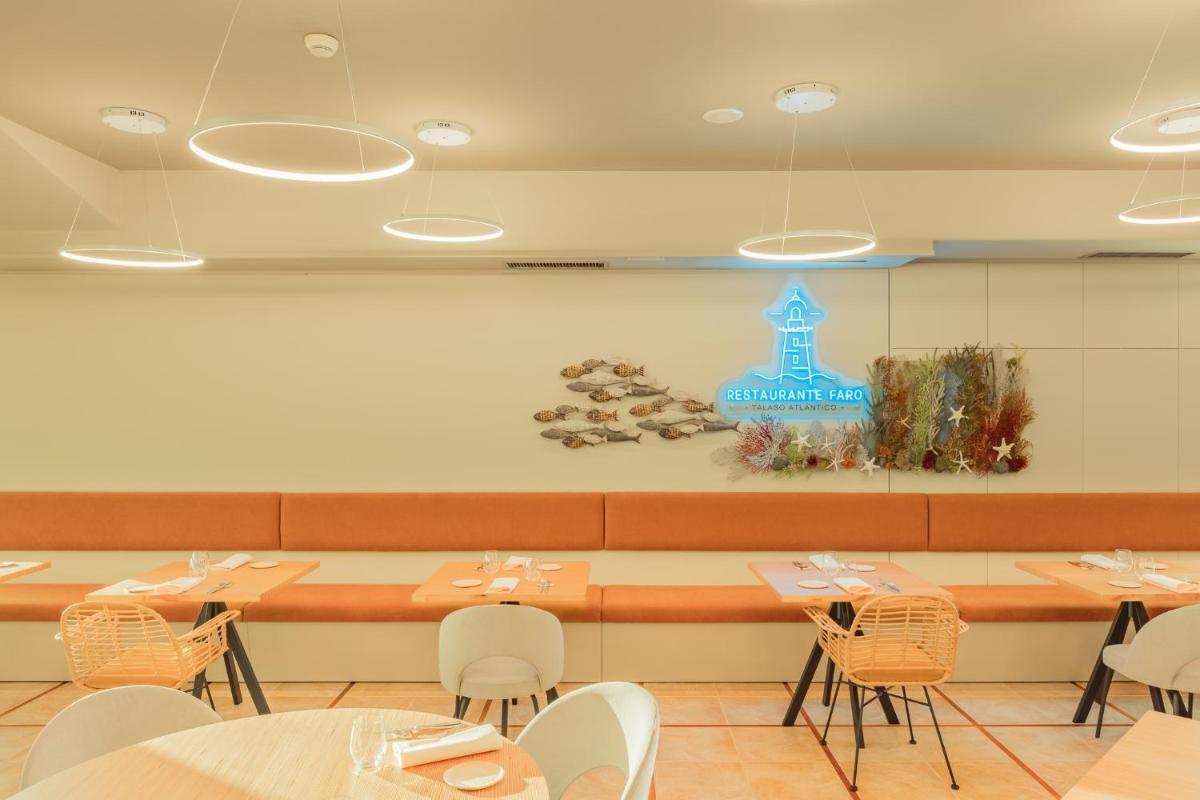 Un restaurante o sitio para comer en Talaso Atlántico