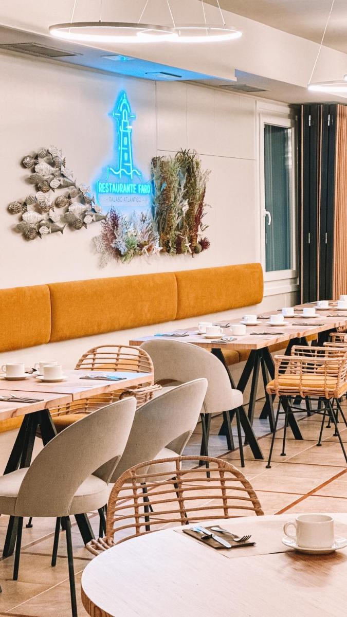 Un restaurante o sitio para comer en Talaso Atlántico