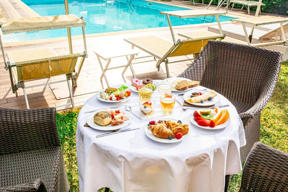 Hotel Martini - Housity