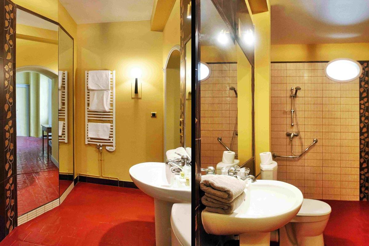 Logis Hôtel Le Relais Louis XI - Housity