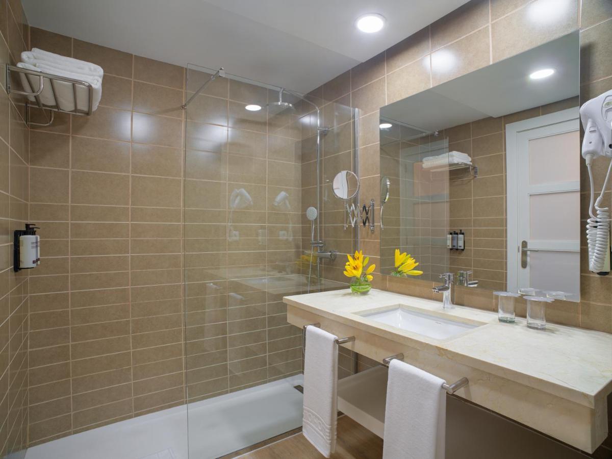 Un baño de H10 Tindaya