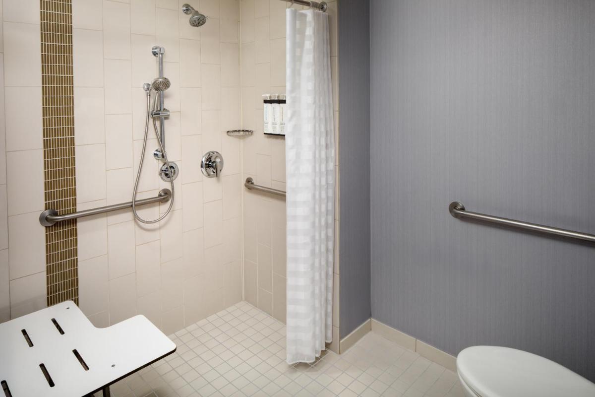 Hyatt Place Chicago Midway Airport - Housity