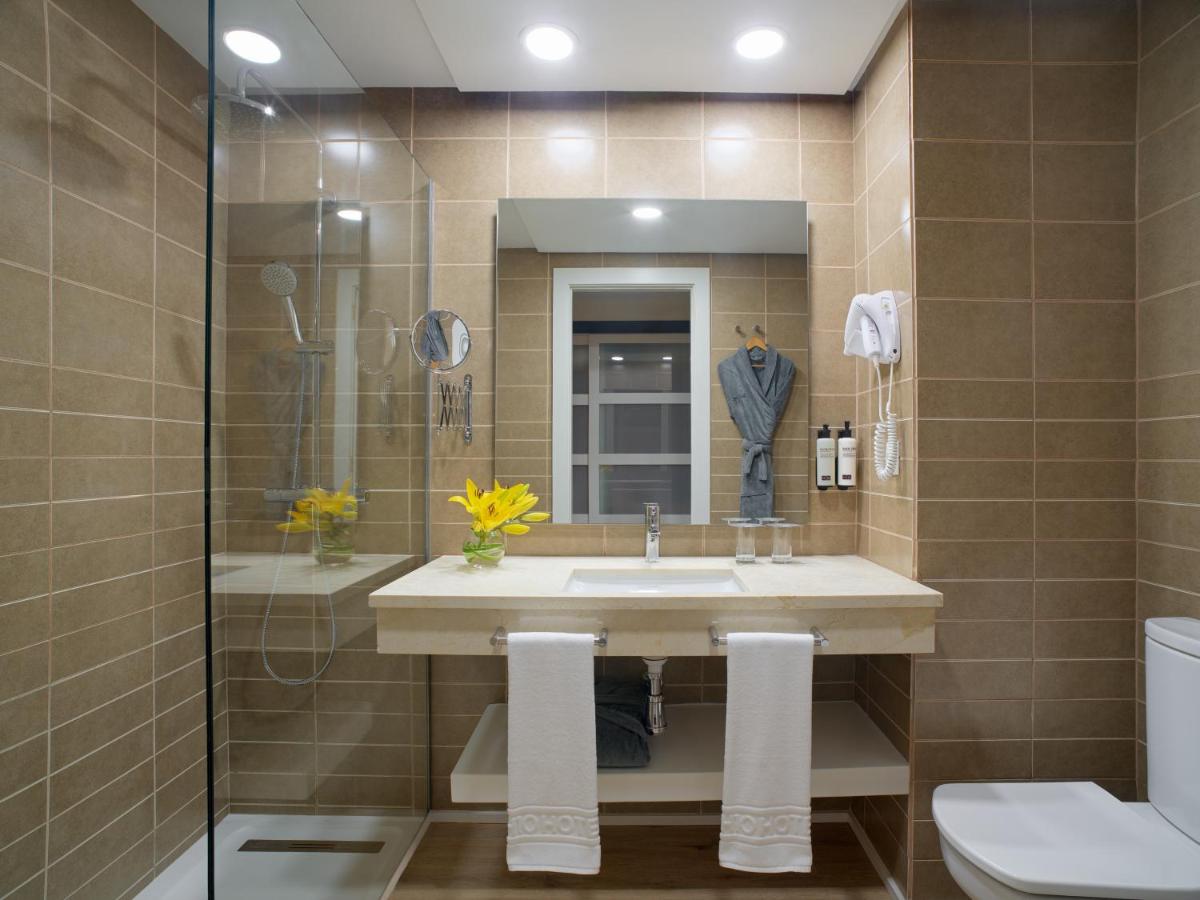 Un baño de H10 Tindaya