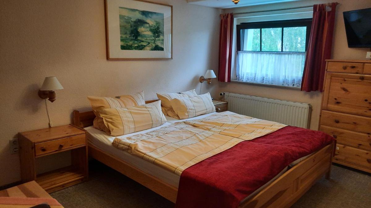 Hotel garni & Oma's Heuhotel 'Pension zur Galerie' - Housity