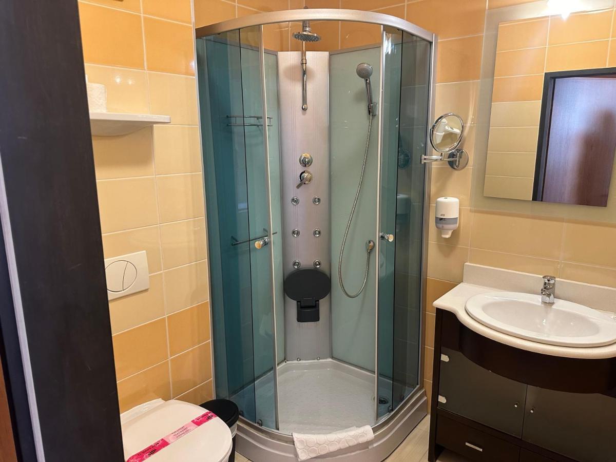 Magnus Klause - Housity