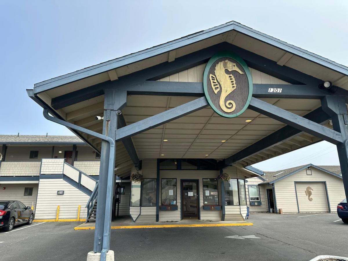 Seahorse Oceanfront Lodge - Housity