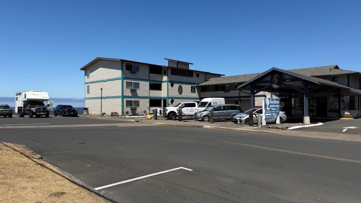 Seahorse Oceanfront Lodge - Housity