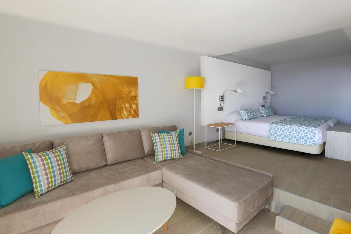 Cama o camas de una habitación en Santa Monica Suites Hotel