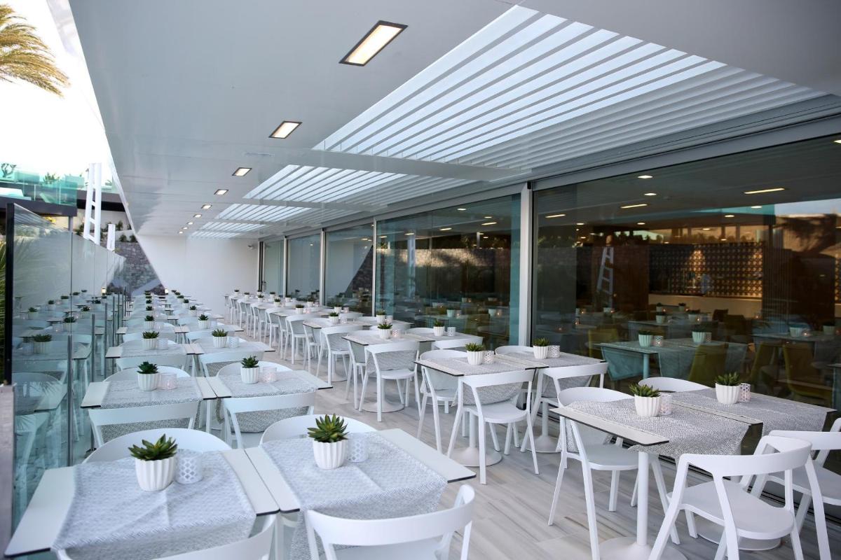 Un restaurante o sitio para comer en Santa Monica Suites Hotel