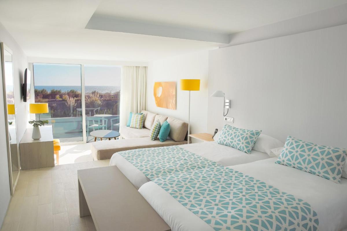 Cama o camas de una habitación en Santa Monica Suites Hotel