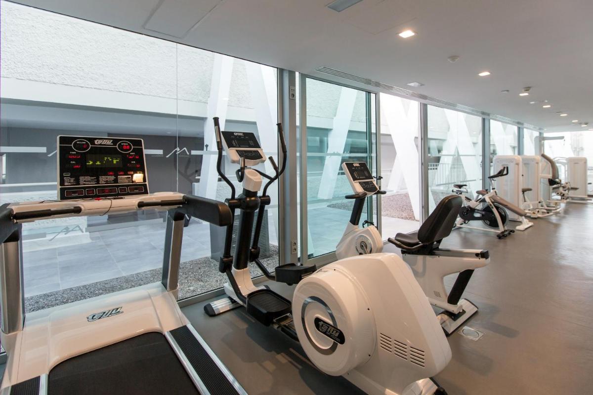 Gimnasio o instalaciones de fitness de Santa Monica Suites Hotel