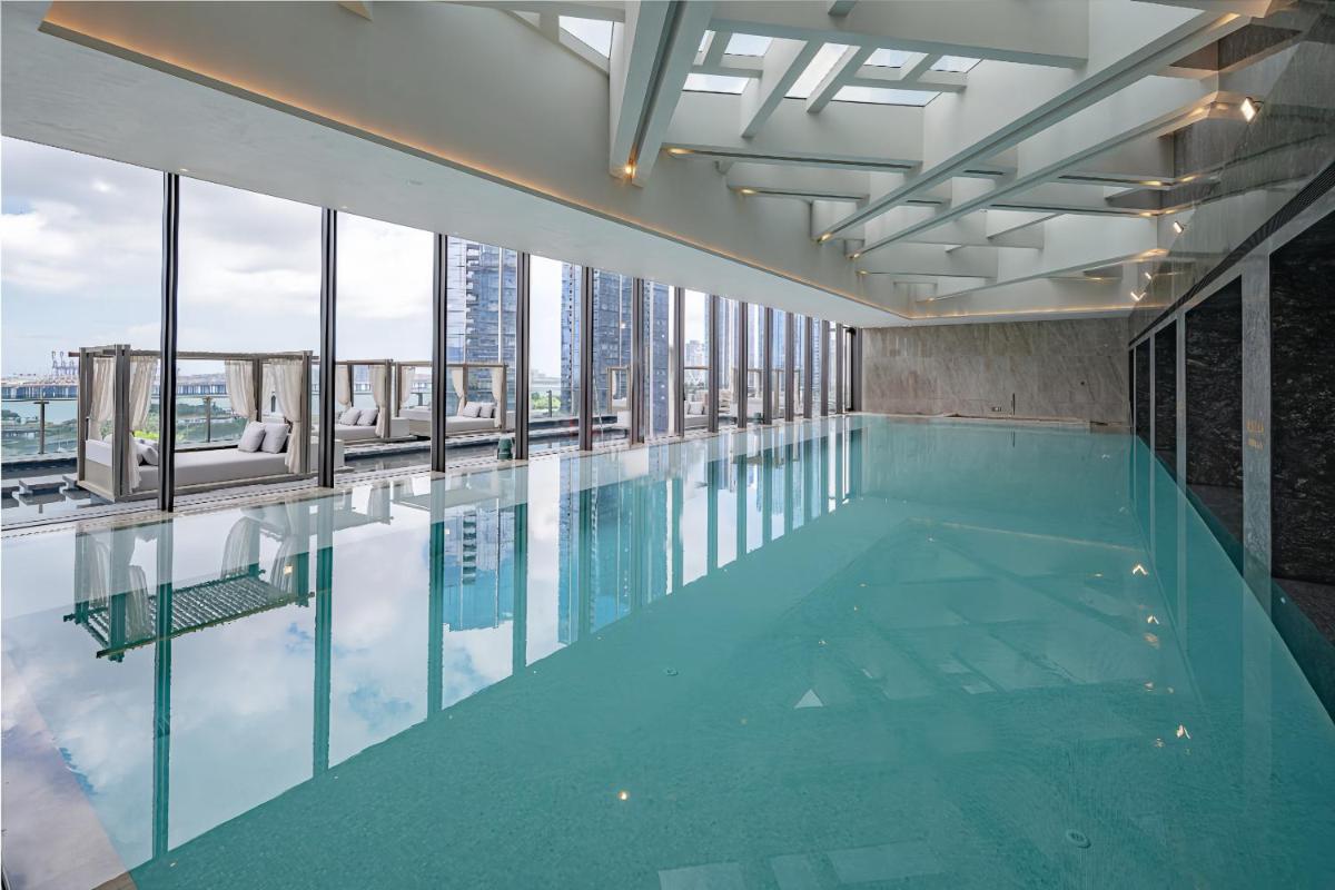 Conrad Shenzhen, the first art museum hotel in Greater Bay Area with the stunning bay and sunset view in the hotel terrace - Hizvo