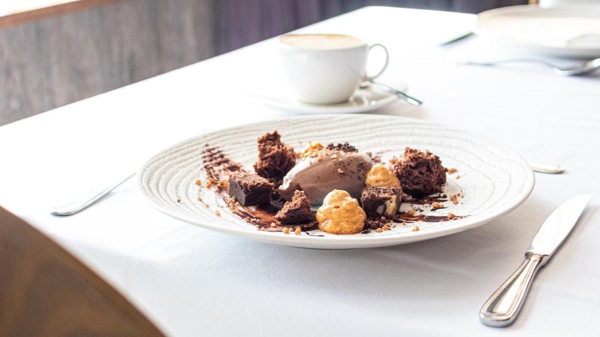 Un plato de comida en una mesa con una taza de café. en Catalonia Reina Victoria, en Ronda 52 fotos más