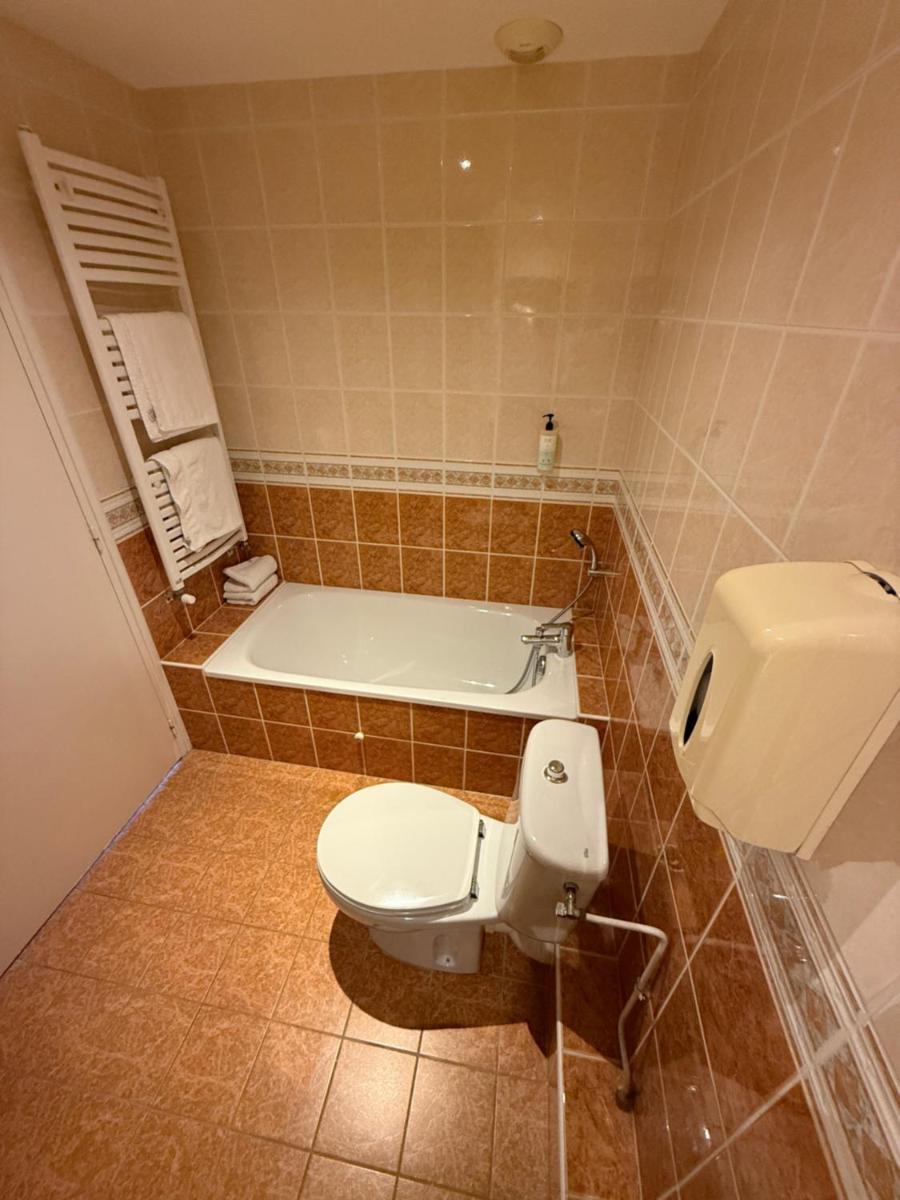 Salle de bains dans l'établissement Hôtel Édenia - Spa Estime&Sens