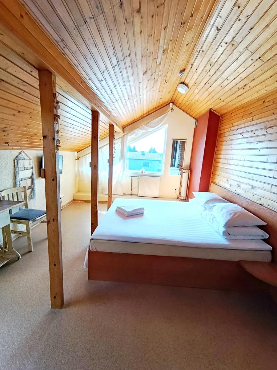 Urusel Hostel - Housity