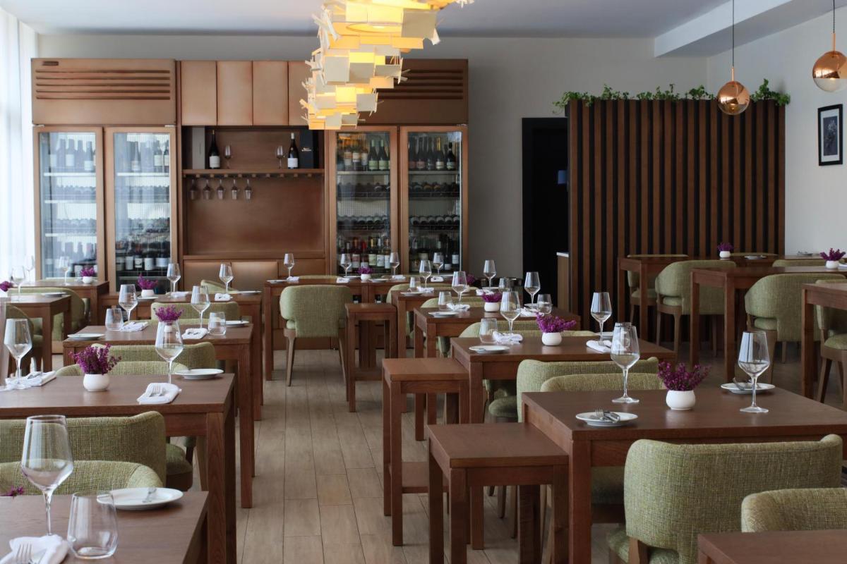 Um restaurante ou outro lugar para comer em Agua Hotels Mondim de Basto
