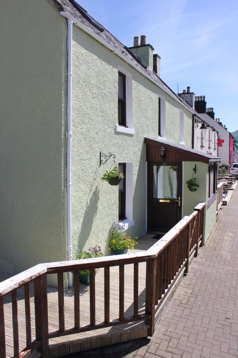 Eilean Donan View - Housity