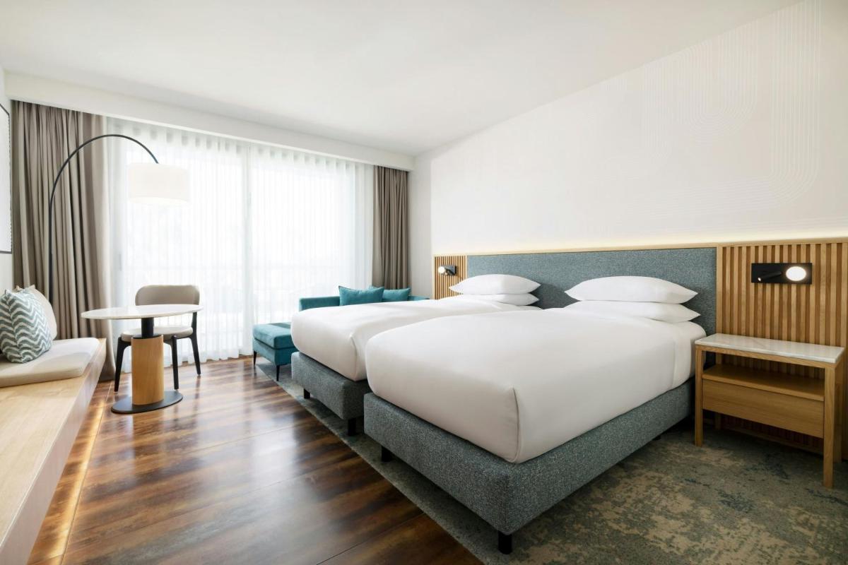 Uma cama ou camas num quarto em Algarve Marriott Salgados Golf Resort & Spa