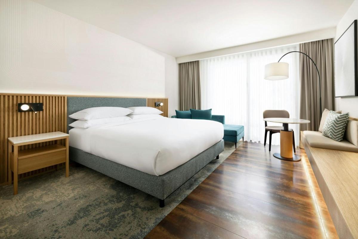 Uma cama ou camas num quarto em Algarve Marriott Salgados Golf Resort & Spa