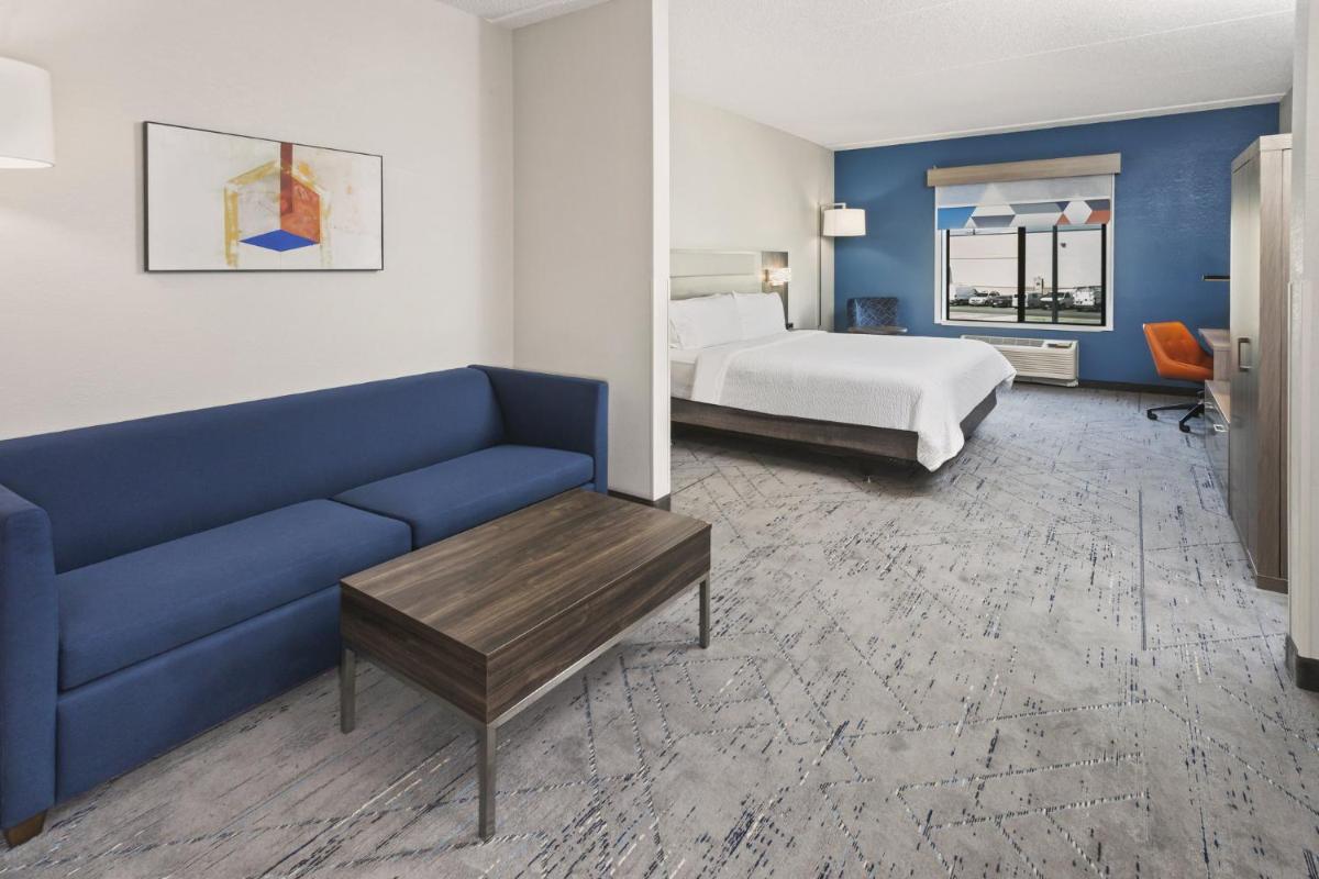 Holiday Inn Express & Suites Chicago West-O'Hare Arpt Area , an IHG Hotel - Housity