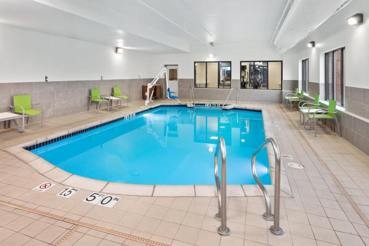 Holiday Inn Express & Suites Chicago West-O'Hare Arpt Area , an IHG Hotel - Housity