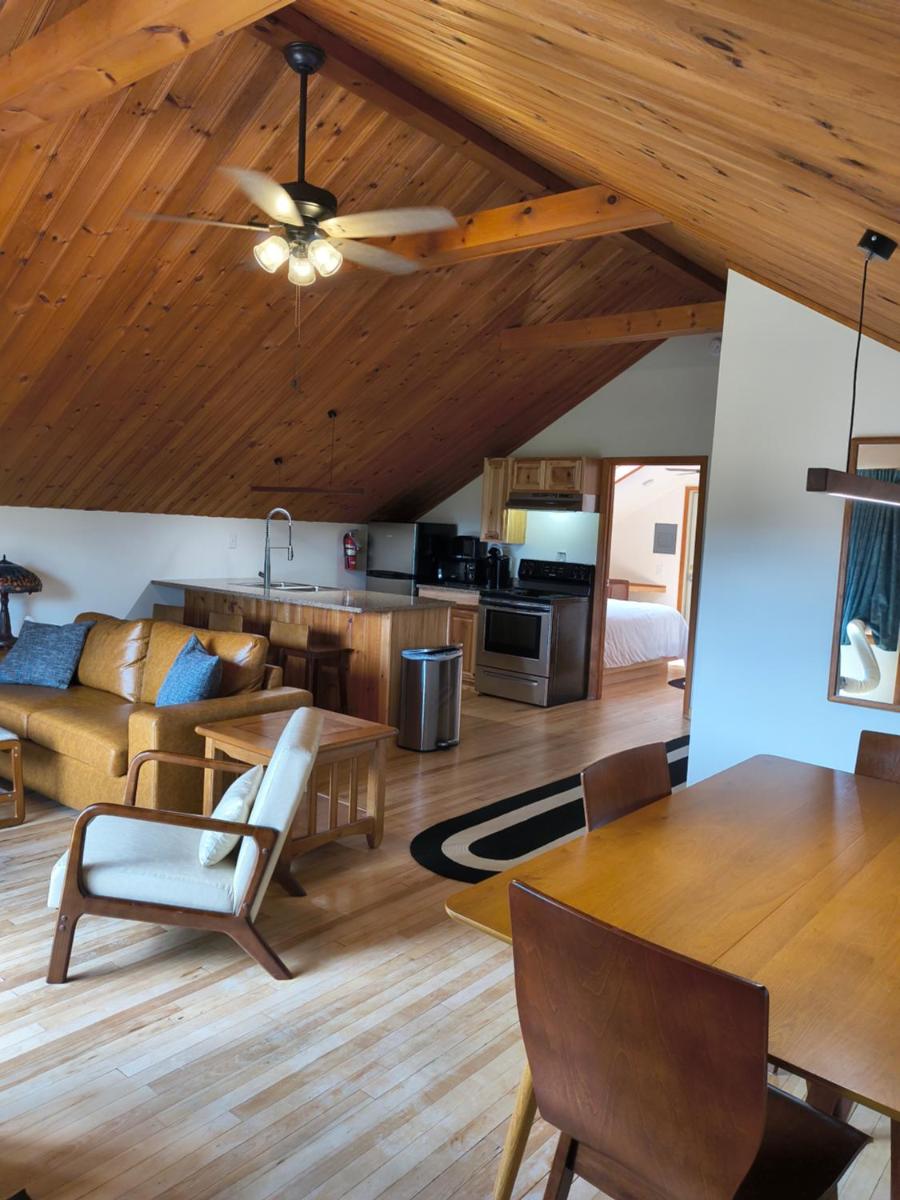 Sara Placid Inn & Suites - Housity